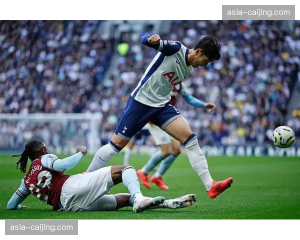 热刺vs西汉姆联比赛中，孙兴慜伤退，库卢塞夫斯基替补登场