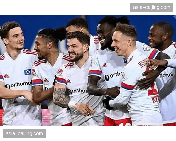 通讯：一座德国小镇的足球狂欢，跟随球迷见证勒沃库森卫冕庆典